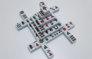 Guide on How to Play Mahjong: Basic Rules, Variations, & Strategies